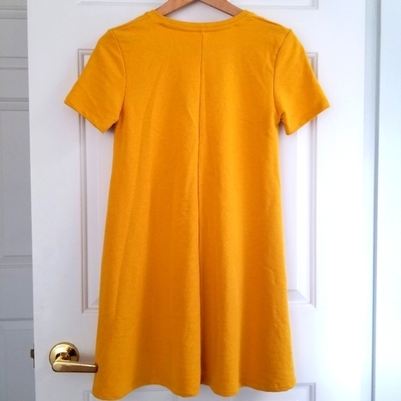 YELLOW V-Neck Short Sleeve Mini Swing Sweater Dress - Picture 4 of 13